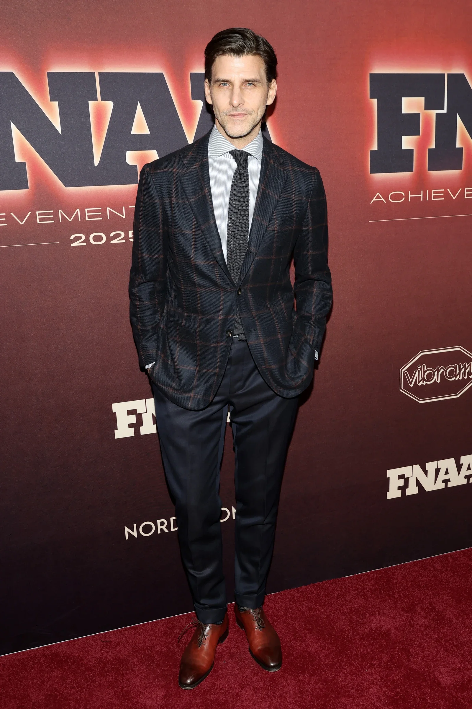 Outfit ID: Johannes Huebl 12.3.25