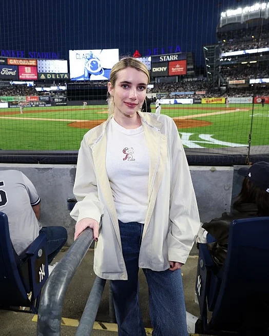 Outfit ID: Emma Roberts 5.1.26