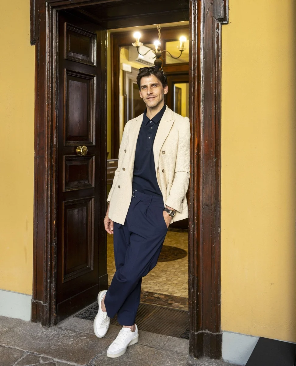 Outfit ID: Johannes Huebl 4.16.26