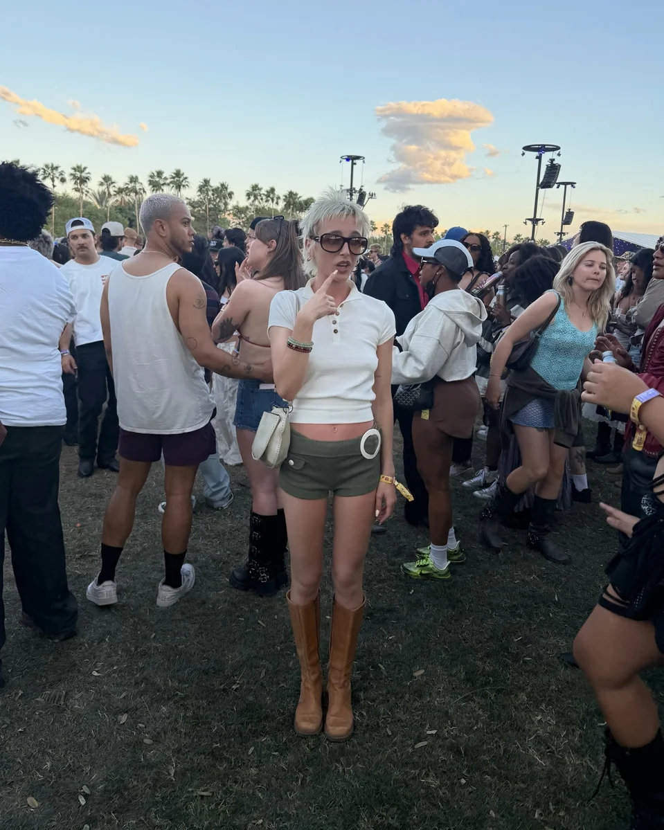 Outfit ID: Emma Chamberlain 4.10.26