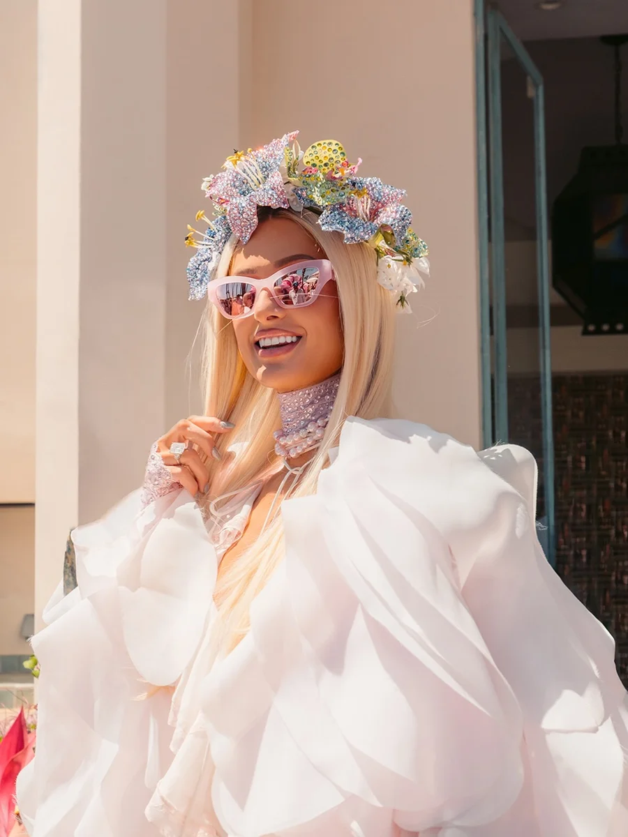 Outfit ID: Paris Hilton 4.12.26