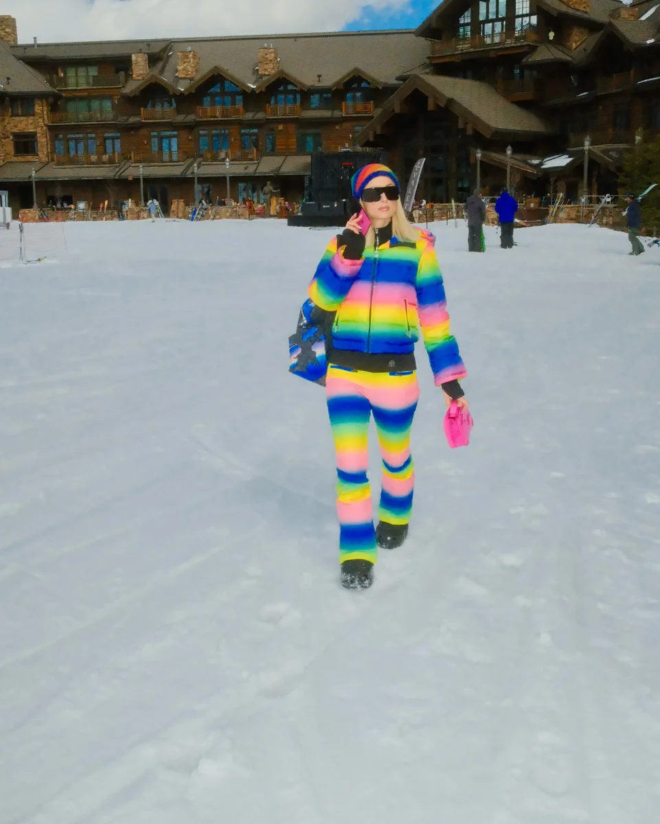 Outfit ID: Paris Hilton 4.8.26